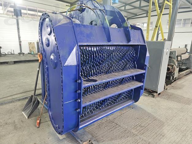 Просеивающий ковш на Hitachi-450. Эффективная и бесперебойная работа в любых условиях