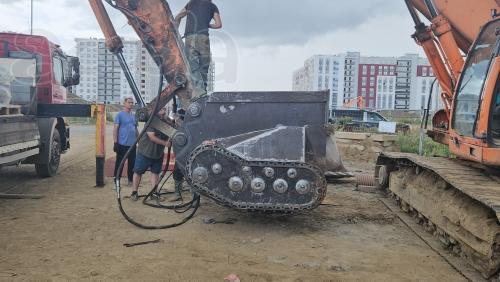 Откройте для себя новый уровень производительности с четырехвалковым ковшом-шредером